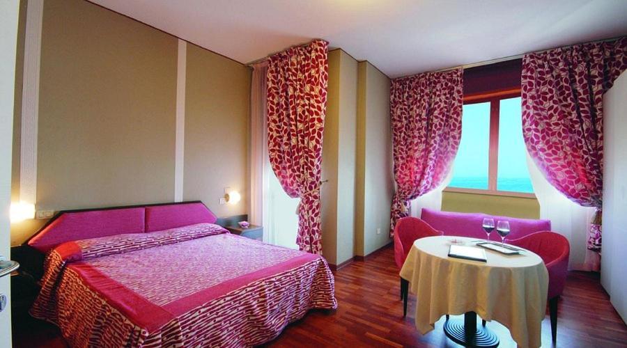 Nouvel Hotel Des Bains Pesaro Luaran gambar