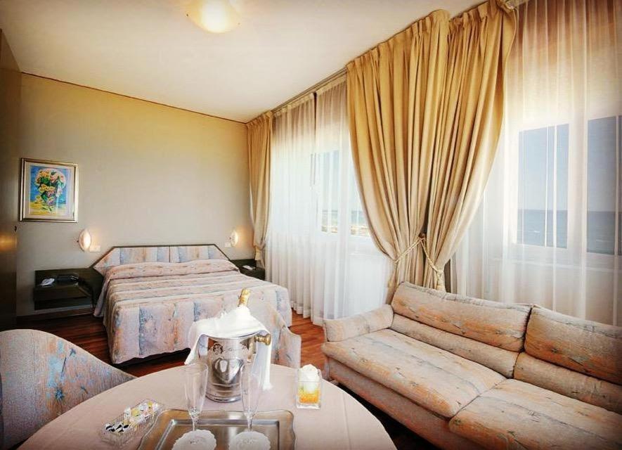 Nouvel Hotel Des Bains Pesaro Luaran gambar